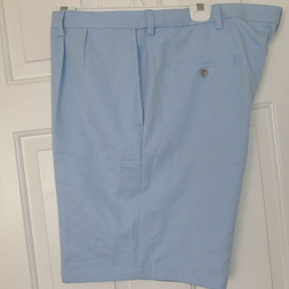 Haggar Mens Pleated Powder Blue Expandable Waist Golf Short Pant NWOT- 42W - 44W - Picture 1 of 2
